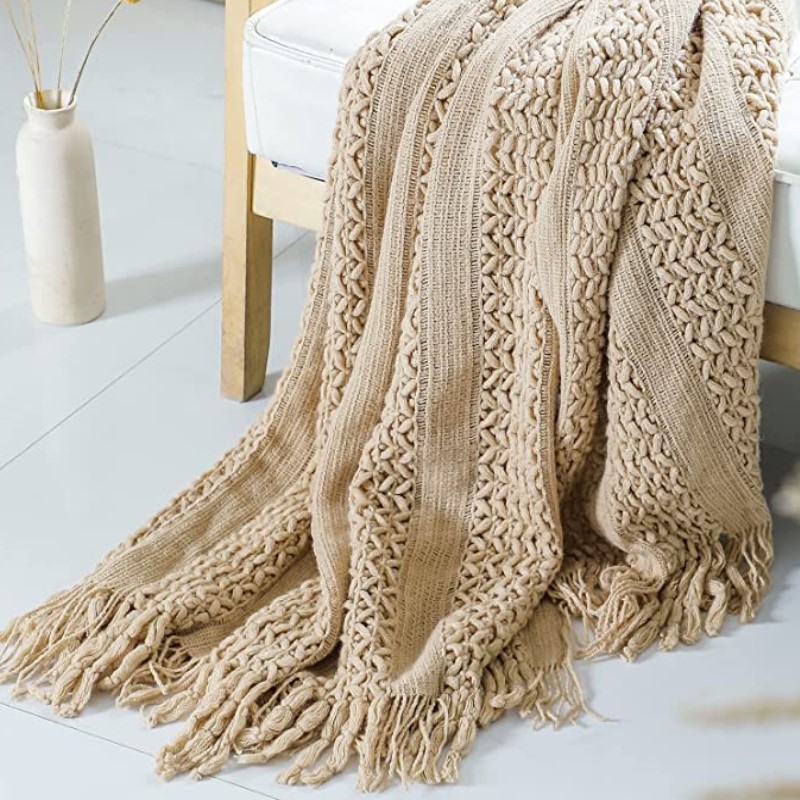 Wool Blanket Herringbone - بطانية كروشيه نورديكية بلون الكاكي مع
